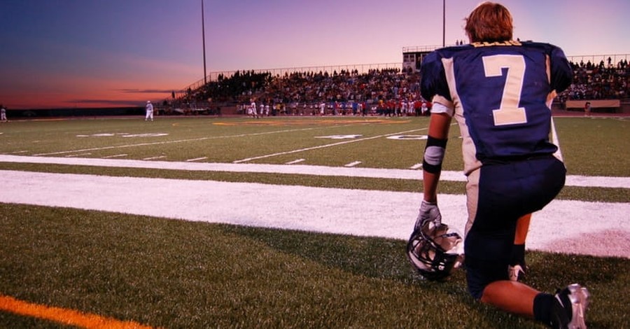 College Football Player is Only Team Member to Stand for National Anthem