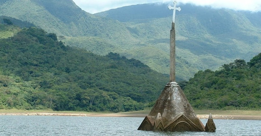 Divers Begin Construction on World’s First Underwater Church