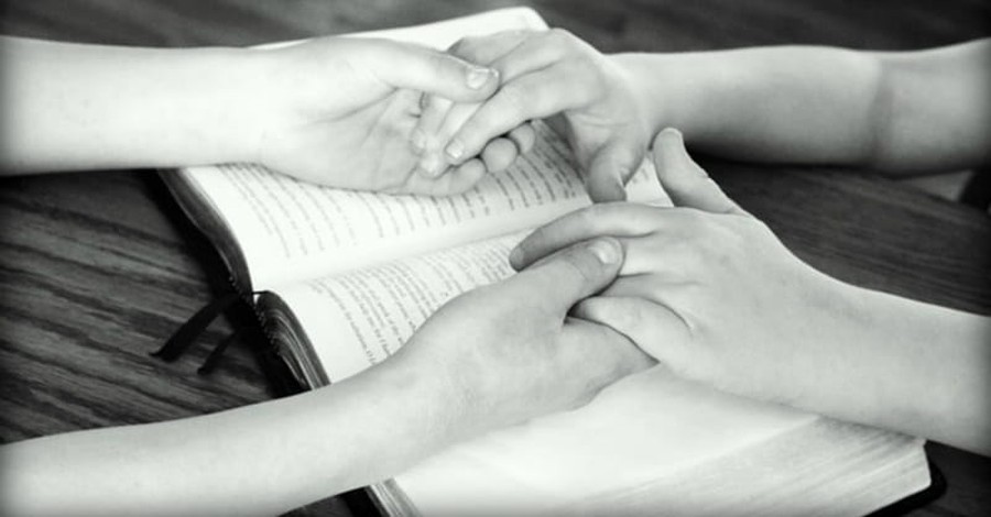 Tennessee School District Bans Bible Distribution Because It is 'Unconstitutional'