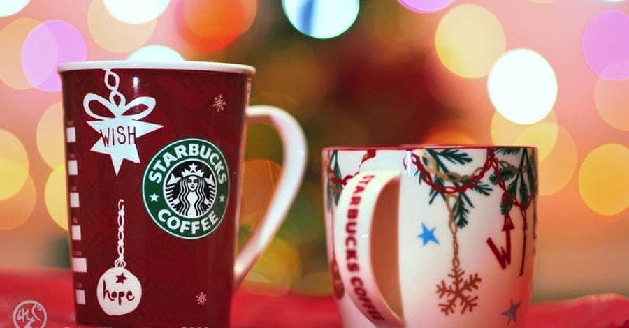 Starbucks' Plain Red Cups Spark Controversy 