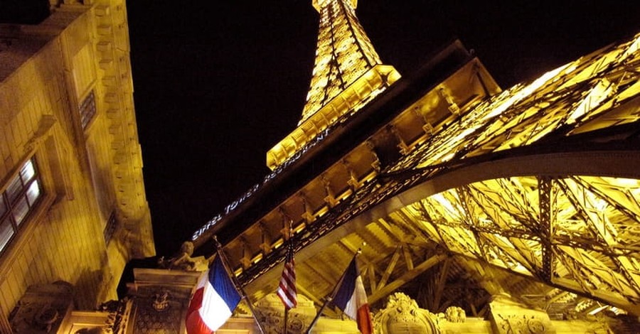 Buildings Across U.S. Show Support for France