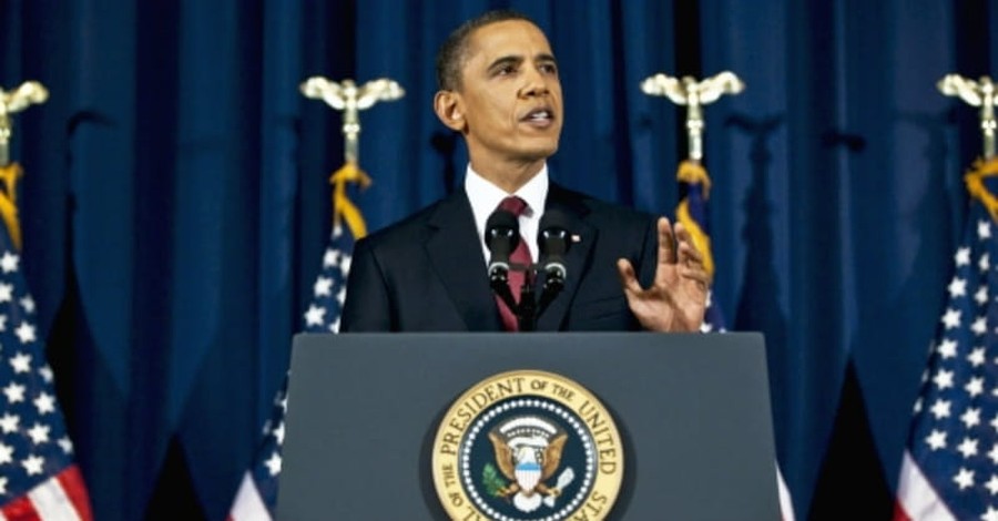 Obama Defends Muslims During First Visit to Mosque