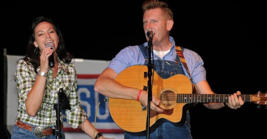 Christian Artists Joey and Rory Feek Win Grammy Award for Album Recorded Right before Joey's Death