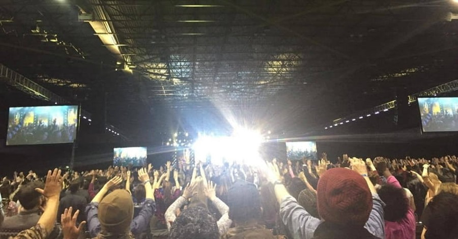 Over 15,000 Attend International House of Prayer Youth Conference in Kansas City