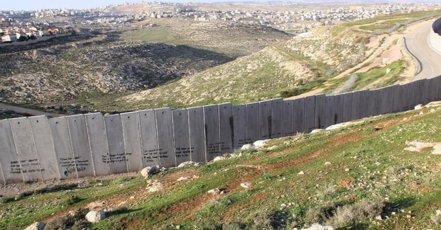 Israeli Woman Killed by Terrorist While Protecting Children