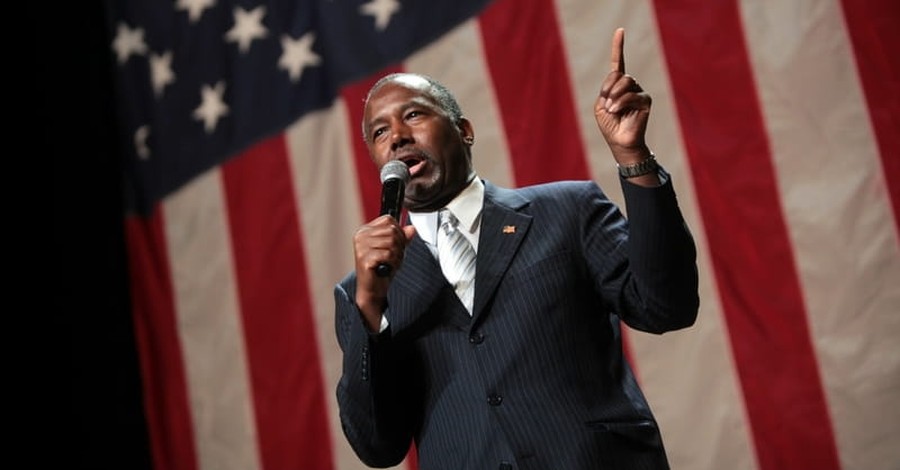 Ben Carson Stands up for Christianity, Calls on Pastors to Endorse Him