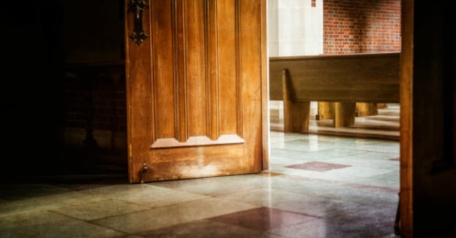 Church Attendance Can Lead to Longer Life for Women, Study Finds