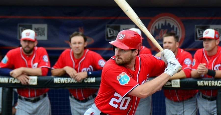 World Series Veteran Praises Jesus in Front of Fans