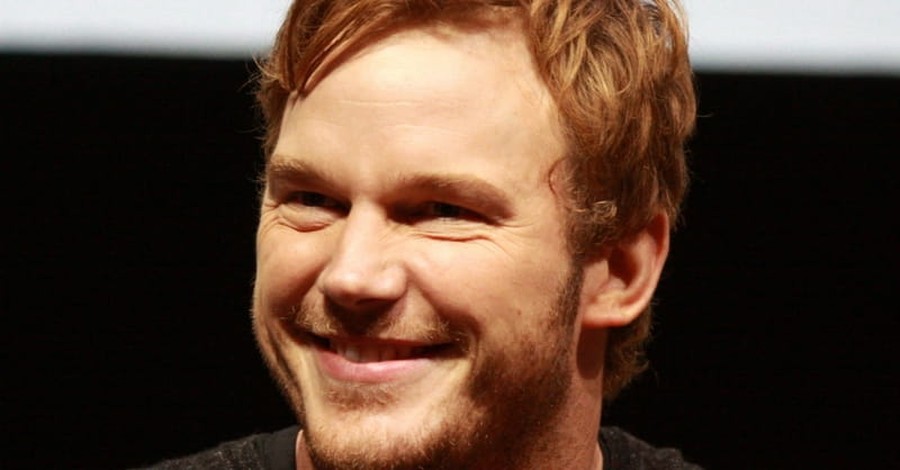 Chris Pratt: Wooden Tray with Philippians 4:13 is 'My Favorite Thing I Have’