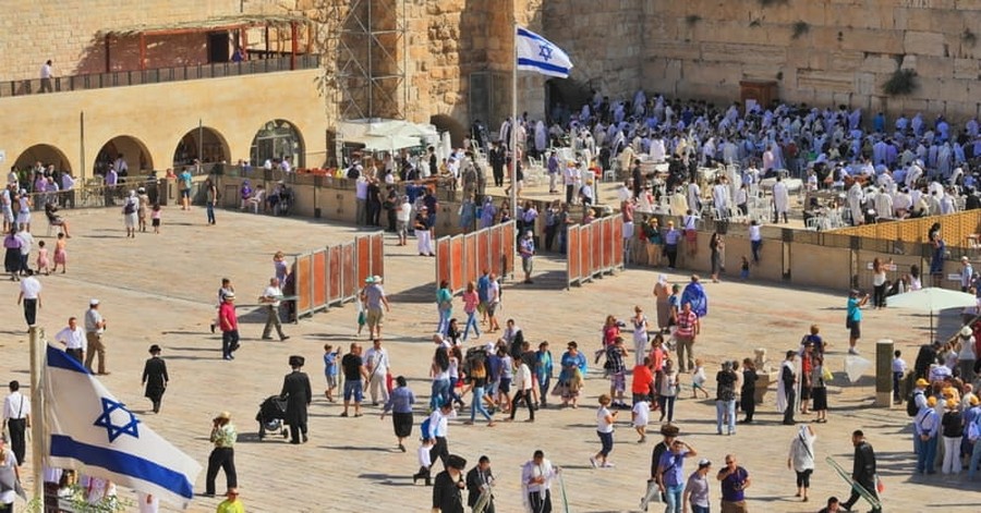 Christians Celebrate Jewish Festival of Sukkot in Jerusalem