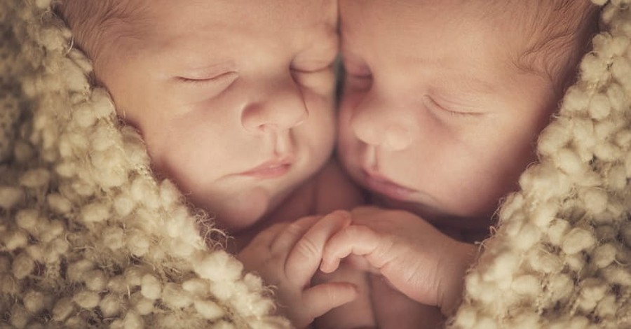 Twins Born Early at 24 Weeks Miraculously Survive