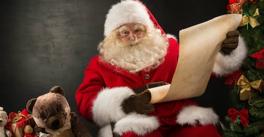 Pastor Tells Children in Local Mall That Santa Claus Does Not Exist
