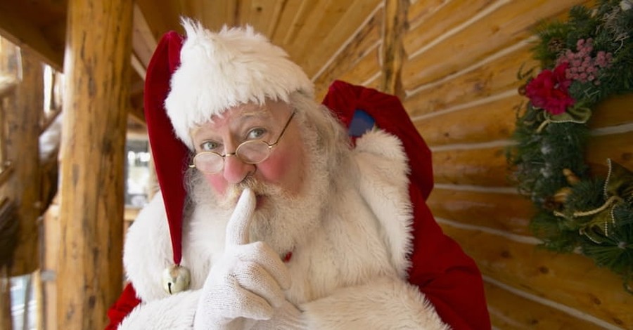 Rick Warren Cautions against Over-Emphasis of Santa Claus, Frosty the Snowman