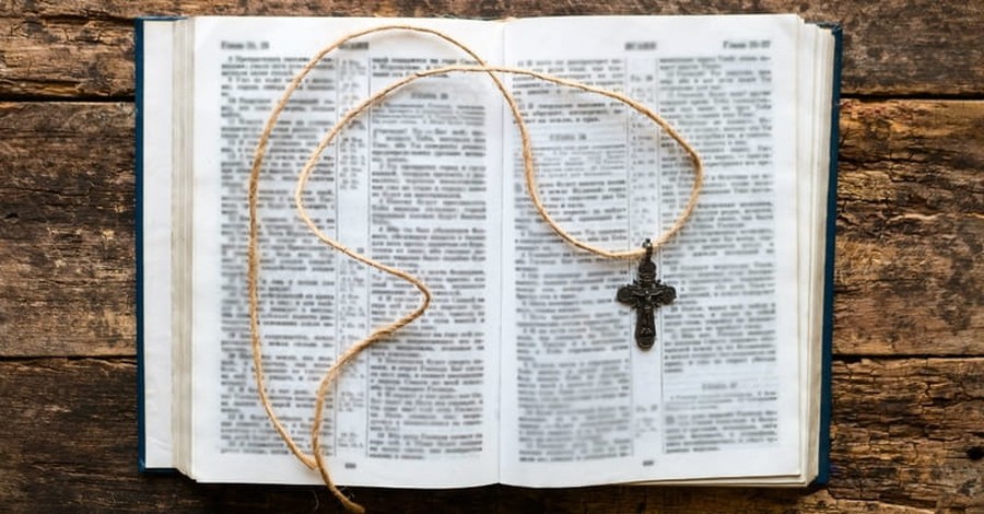 Research: People Who Go to Church, Wear Cross Necklaces Perceived as More Trustworthy