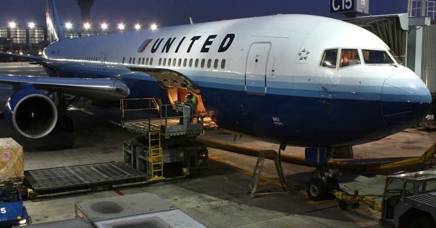 United Removes Passenger, Creates Internet Frenzy