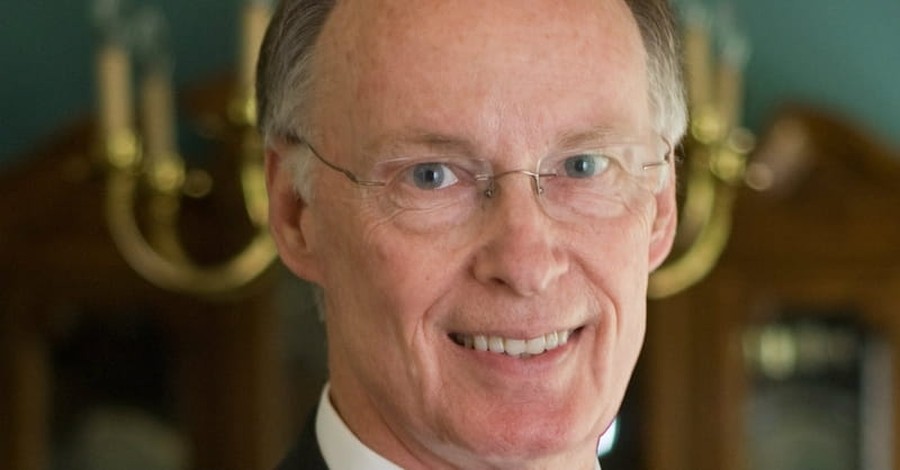 Alabama Governor, a Former Baptist Deacon, Resigns Amid Scandal