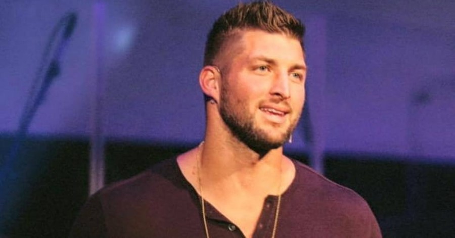Tim Tebow Says God Called Him to Share Love of Christ to People at Airport