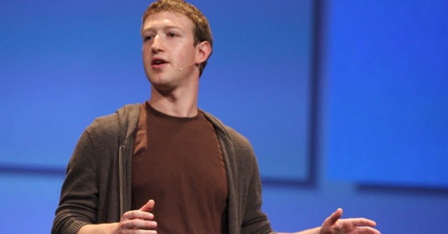 Mark Zuckerberg Apologizes for Facebook Data Breach