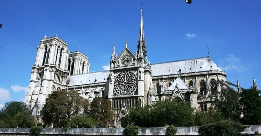 Man Attacks Police Officer at Notre-Dame Cathedral in Paris