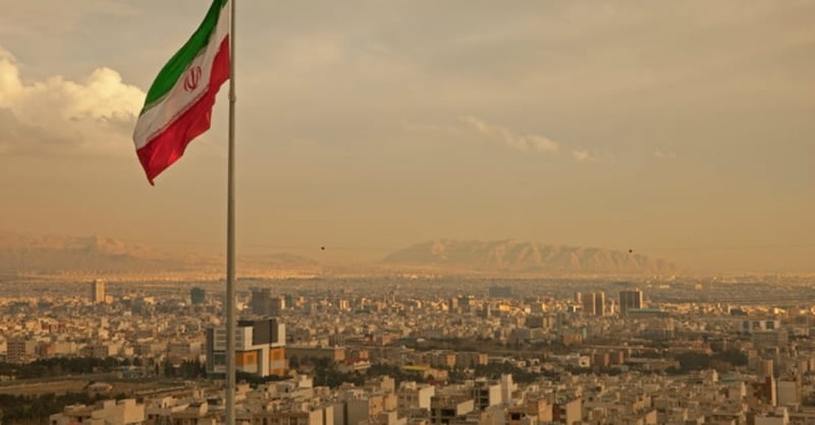 Attacks in Iran Kill 12; ISIS Claims Responsibility