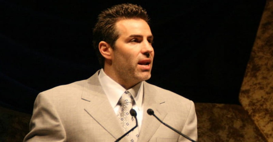 Former NFL Quarterback Kurt Warner Thanks Jesus in Hall of Fame Speech