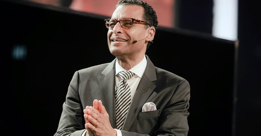 Pastor Explains Why He Left the President’s Evangelical Advisory Board