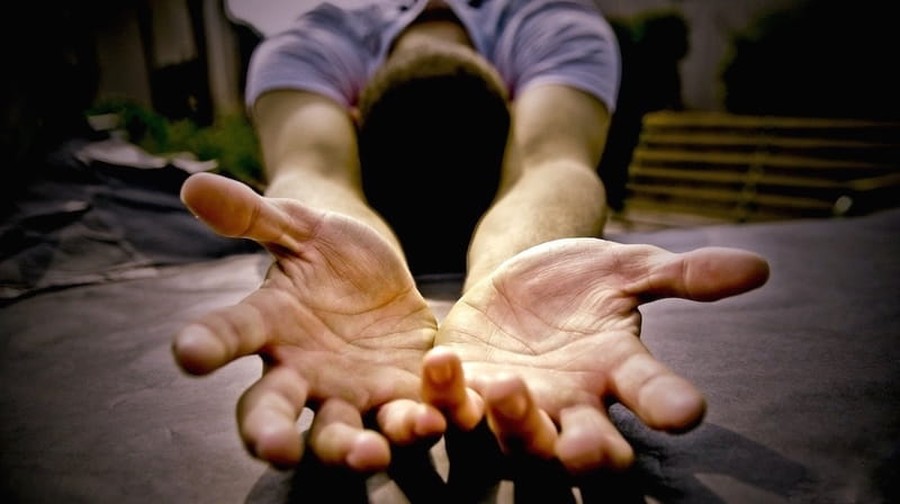 Survey: 1 in 5 UK Nonbelievers Will Turn to Prayer in Times of Crisis