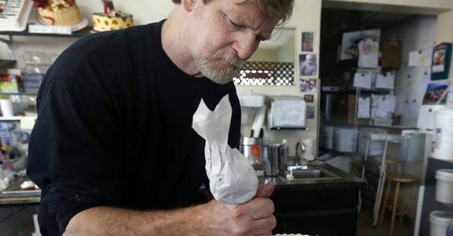 Colorado Christian Baker Receives Award for ‘Courage in the Face of Power’