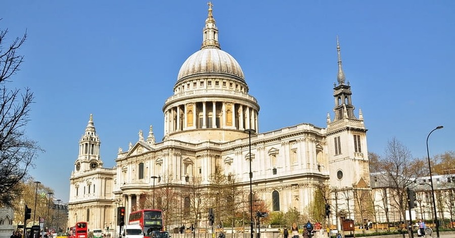 Cathedral Twitter Accounts Get into Mock Battle over Which is Best