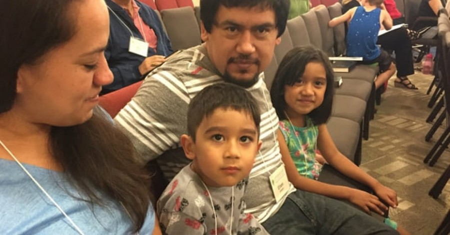 Resisting Trump, Churches Give Sanctuary to Immigrants Facing Deportation