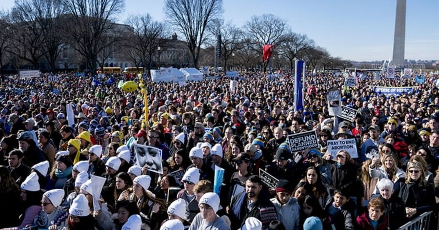 Anti-abortion Democrats Navigate Divide between March for Life and the Women’s March