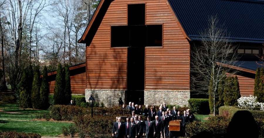 Thousands Coming to Christ through Billy Graham's Legacy, Even after His Death