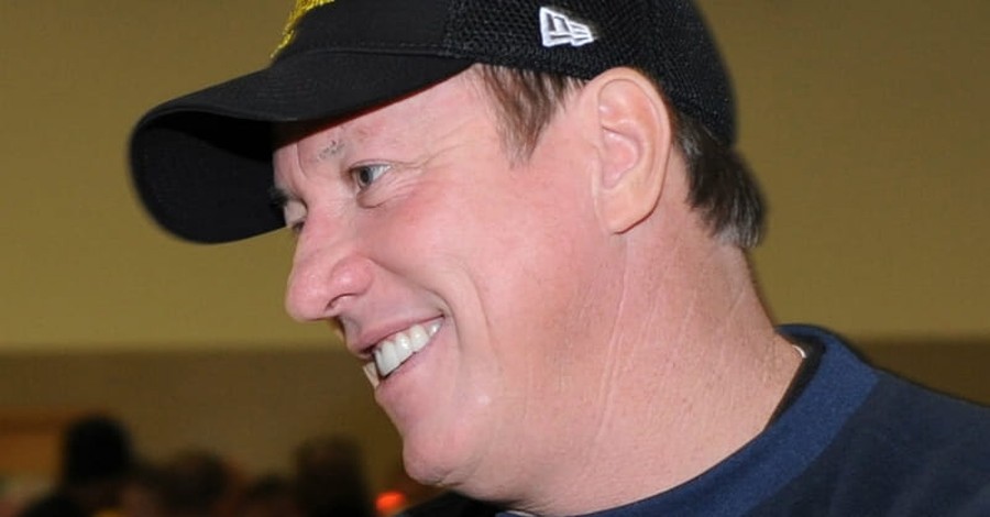 Hall of Fame Quarterback Jim Kelly is Asking for Your Prayers as He Battles Cancer