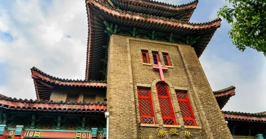 China: Authorities Remove Crosses from Church, Reinstall Them a Day Later