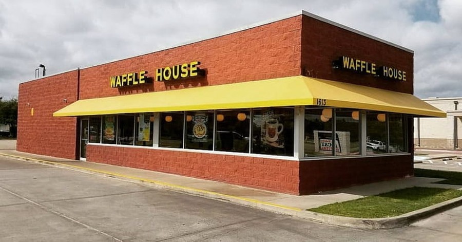 Authorities Search for Suspect Who Killed 4 in Nashville Waffle House Shooting