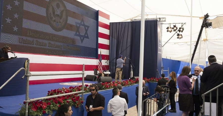 Mitt Romney Criticizes Pastor Slated to Pray at Opening of US Embassy in Jerusalem