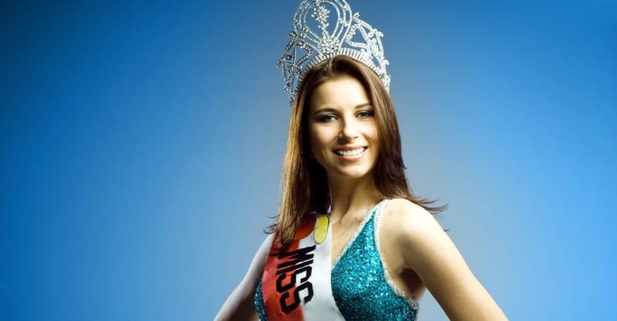 Miss America's Swimsuits: Opposition Isn't a Worldview