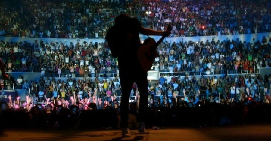 Hillsong’s Joel Houston Calls Evolution ‘Undeniable,’ Sparks Debate