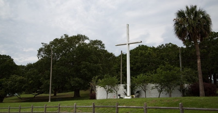 Court Orders 34-Foot, Historic Cross Removed from Park