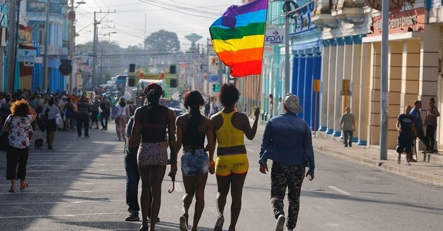 As Cuba Backs Gay Marriage, Churches Oppose the Government’s Plan