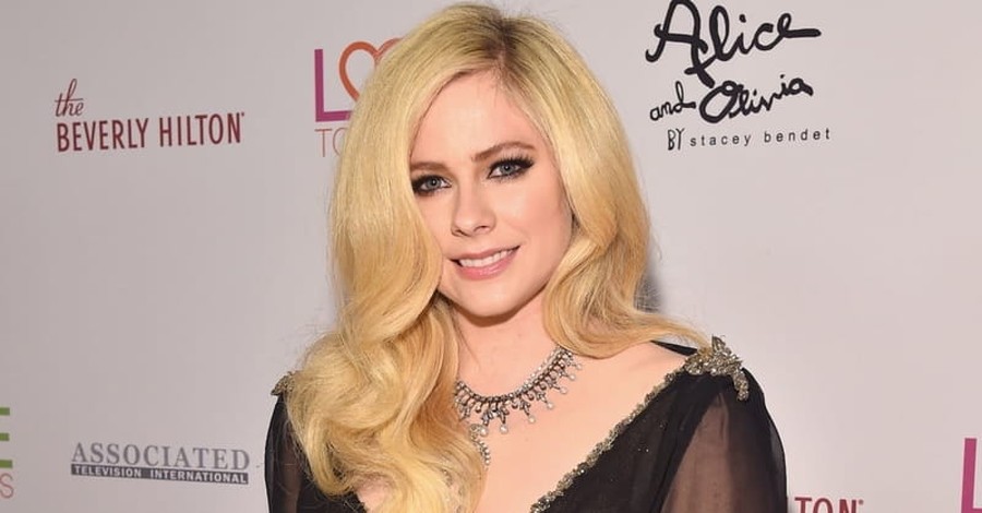 Avril Lavigne Cries Out to God in Emotional, Chart-Topping Song