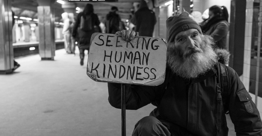 Pastor James MacDonald Disguises Himself as Homeless Man to Measure Church's Compassion