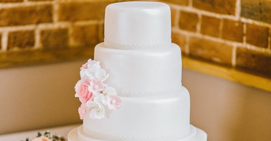 Oregon Bakery Fined for Not Baking Same-Sex Marriage Cake Appeals to Supreme Court
