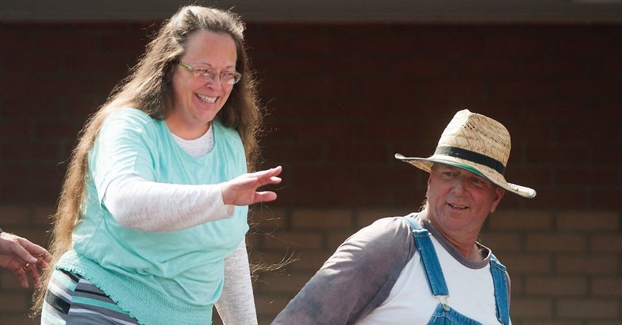 Kentucky Country Clerk Who Refused to Sign Marriage Licenses for Same-Sex Couples, Loses Clerkship 