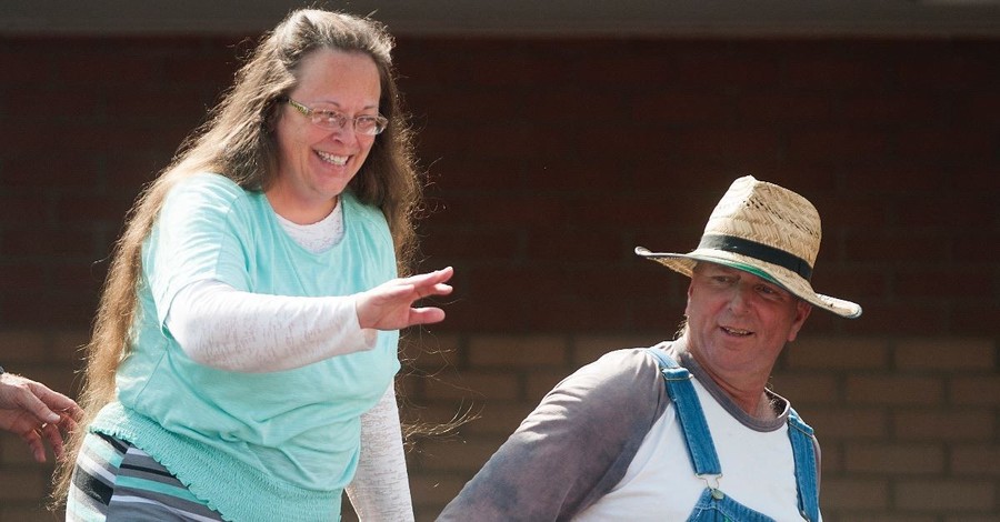 Kentucky Country Clerk Who Refused To Sign Marriage Licenses For Same Sex Couples Loses