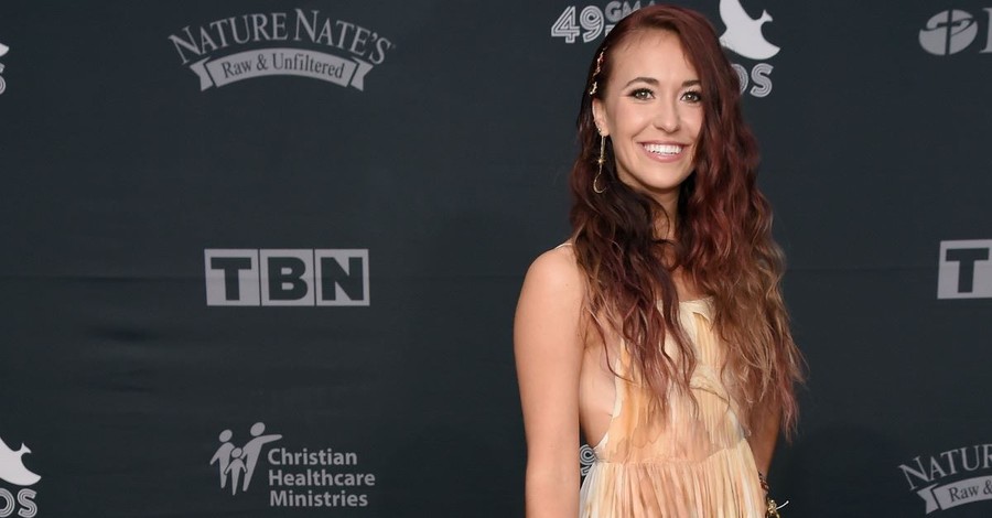 Lauren Daigle Brings Worship to Late Night, Performs on <em>The Tonight Show Starring Jimmy Fallon</em>