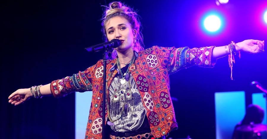 Lauren Daigle, Avril Lavigne Sing Worship Songs on <em>Dancing with the Stars</em> Season Finale