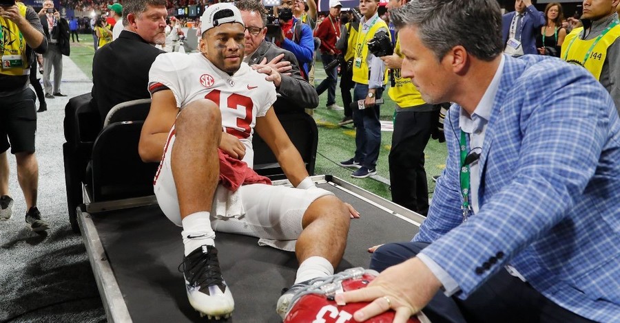 Former NFL MVP Shaun Alexander Prays For Injured Alabama Qurterback Tua Tagovailoa 