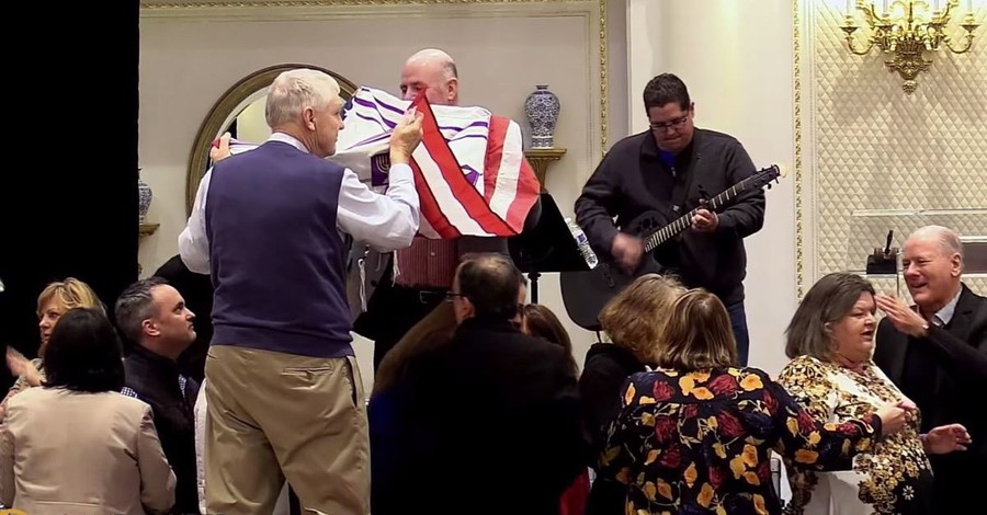 At Trump’s Hotel, Spiritual Warriors Pray for the President in His ‘Darkest Hour’