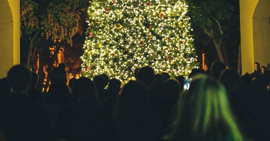 City Turned off Grandma’s Mic When She Read Christmas Story at Christmas Festival